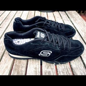 Black suede leather sketchers - Size 11